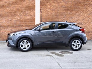 TOYOTA C-HR 1.8 Hybrid Active (ülésfűtéssel) e-CVT TÁVTARTÓ-KOCCANÁSGÁTLÓ-SÁVTARTÓ-KAMERA-NAVI-KULCSNÉLKÜLI NYIT+INDÍT