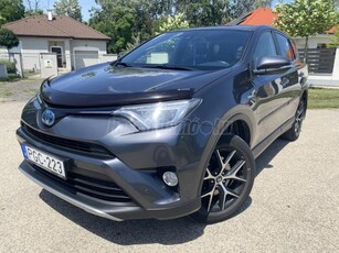 TOYOTA RAV 4 Rav4 2.5 Hybrid Executive e-CVT 155LE Mo.-i. első gazdás! Valós km! Ellenőrzött gk.! + Téli kerék!