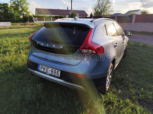 VOLVO V40 Cross Country 2.0 D [D3] Kinetic Geartronic