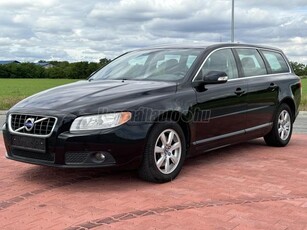 VOLVO V70 2.0 D [D3] Momentum Geartronic