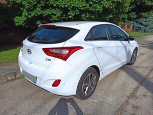 HYUNDAI I30 1.4 MPi ISG Comfort Sérülésmentes. Kitűnő állapot. Vezetett szervizkönyv. 138.500 km.!!!