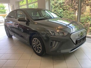 HYUNDAI IONIQ electric Premium (Automata) GARANCIÁLIS BEMUTATÓAUTÓ SÉRÜLÉSMENTES SZERVIZKÖNYVES HŐSZIVATTYÚS SZINTE ÚJ