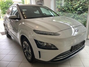 HYUNDAI KONA EV 39kWh Style FACELIFT GARANCIÁLIS BEMUTATÓAUTÓ SÉRÜLÉSMENTES SZERVIZKÖNYVES GPS NAVI HŐSZIVAT