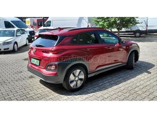 HYUNDAI KONA EV 64kWh Premium Magyarországi. Vezetett szervizkönyves!