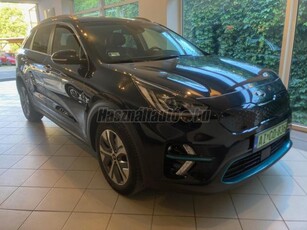 KIA NIRO e-Niro 64kWh Platinum SÉRÜLÉSMENTES VEZETETT SZERVIZKÖNYVES HŐSZIVATTYÚS