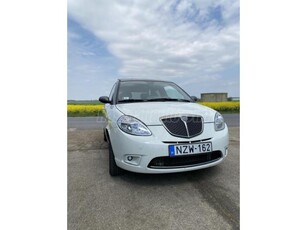 LANCIA YPSILON 1.4 16V Sport Momo Design (Automata)