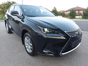 LEXUS NX 300h Comfort Safety CVT 4x4-XENON-NAVI-LED-18ALU-F1-T.T.TEMPOMAT-T KAMERA-97eKm