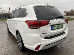 MITSUBISHI OUTLANDER 2.0 PHEV Instyle Navi 4WD CVT