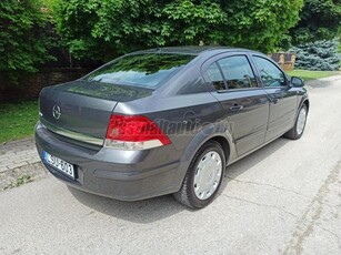 OPEL ASTRA H Sedan 1.6 Essentia Easytronic Magyarországi. Megkímélt.Szervízkönyves. 150.000 Km !!!!!