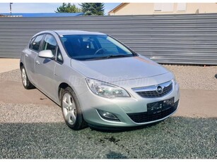 OPEL ASTRA J 1.6 Selection Friss műszaki- vezetett szervízkönyv!