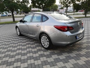 OPEL ASTRA J Sedan 1.4 T Active