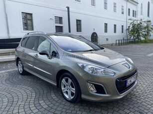 PEUGEOT 308 SW 1.6 e-HDi Active+ (7 személyes ) Panorámatető+Start-Stop+Tolatókamera+Tempomat!