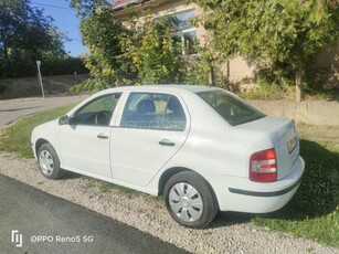 SKODA FABIA Sedan 1.4 16V Gift