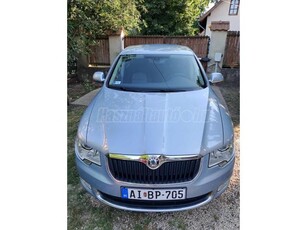 SKODA SUPERB 1.8 TSI Ambition 129 e.km! Szervizkönyv. Navigáció