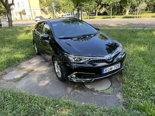 TOYOTA AURIS Touring Sports 1.8 HSD Executive (Automata) FULL LED/KAMERA/TÁBLAFELISMERŐ/INTELLIGENT PARK ASSIST/VONÓHOROG/FULL ÜVEGTETŐ