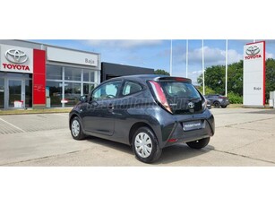 TOYOTA AYGO 1.0 x-cool 1.TULAJ. MAGYARORSZÁGI. VEZETETT SZERVIZKÖNYV