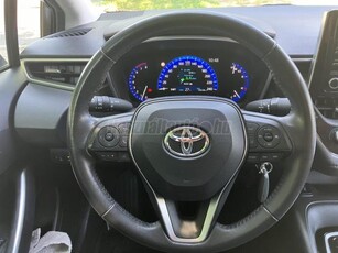 TOYOTA COROLLA Sedan 1.6 Comfort Style Tech