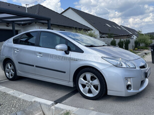 TOYOTA PRIUS 1.8 HSD(Automata)