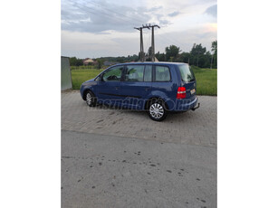 VOLKSWAGEN TOURAN 1.6 FSI