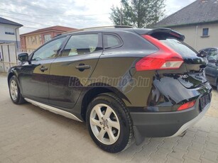 VOLVO V40 Cross Country 2.0 D [D3] Kinetic Geartronic VÉGIG VEZETETT SZERVÍZKÖNYV NAPFÉNYTETŐ VÁLTÓZÁR