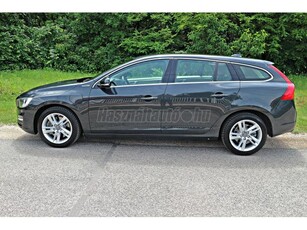 VOLVO V60 2.4 D [D6] PHEV AWD Summum Geartronic Navigáció! BŐRKÁRPIT! Digit-klíma! ÁFÁ-s