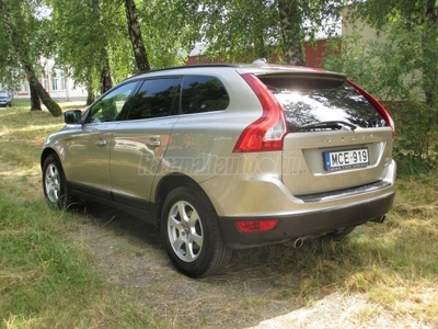 VOLVO XC60 2.4 D [D5] Momentum Geartronic