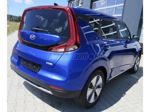 KIA SOUL EV 64kWh Gold 22.000.km. Panorámatető. Vezetést támogató rendszerek. Szervizkönyv. Tolatókamer