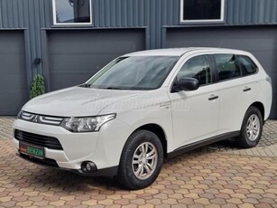 MITSUBISHI OUTLANDER 2.0 MIVEC Invite 2WD ELEGÁNS HÓFEHÉR. ÓRIÁSI BELTÉR. DIGKLÍMA.4X ELABLAK.TEMPOMAT.VHOROG