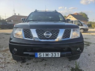 NISSAN NAVARA 4WD Double 2.5D LE rozsdamentes szép állapot .nincs ÁFA