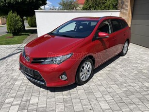 TOYOTA AURIS Touring Sports 2.0 D-4D Lounge Xenon. bőr. Navi. szkönyv!