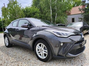 TOYOTA C-HR 1.8 Hybrid Comfort Business e-CVT 68.000 KM. NAVI. KAMERA. ÜLÉSFŰTÉS. KEYLESS. SÁVTARTÓ. CARPLAY. ANDROID