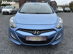 Hyundai I30 1.4i Life Végig Vezetett Szervizkön...