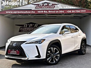 Lexus UX 250h Comfort Top CVT Gyöngyház Fehér.K...