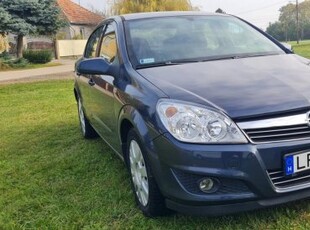 Opel Astra Sedan 1.7 CDTI Essentia Magyarországi