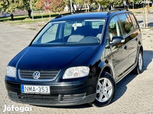 Volkswagen Touran 1.6 FSI Trendline 7 személyes