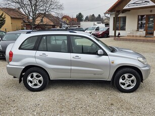 Eladó Toyota Rav4 - JóAutók.hu