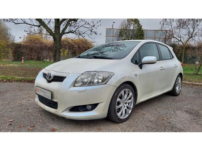 TOYOTA AURIS 2.2 D-4D Premium Active 177 LE KEYLESS-GO TEMPOMAT XENON PDC 17-ES ALU