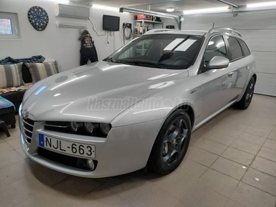 ALFA ROMEO 159 SW 2.0 JTDm 16V Distinctive MEGKÍMÉLT-MAGÁNSZEMÉLY-FOLYAMATOSAN SZERVIZELT