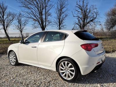 ALFA ROMEO GIULIETTA 1.4 TB Distinctive Szervizkönyves.Digit Klíma.Tolatóradar.Tempomat.QV-line.Azonnal elvihető