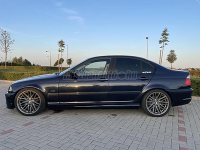 BMW 323i