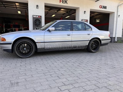 BMW 728i (Automata)