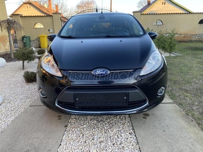 FORD FIESTA 1.4 Titanium 1.4 Es! Téli-Nyári Keréki! Új Vezérlés! Füt Ül. Szél! Tol. Rad! Bluetooth! ESP!