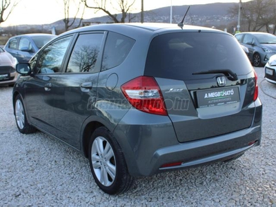 HONDA JAZZ 1.4 Elegance Digit klíma Tempomat Vezetett szervizkönyv Rozsdamentes karosszéria