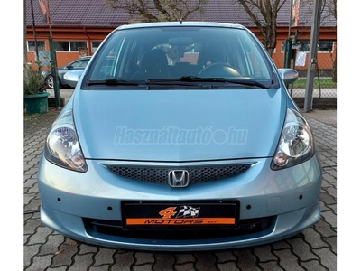 HONDA JAZZ 1.4 ES CVT My. 2005 SZERVIZKÖNYV. ELÖL HÁTUL TOLATÓRADAR. ÜLÉSFŰTÉS!!