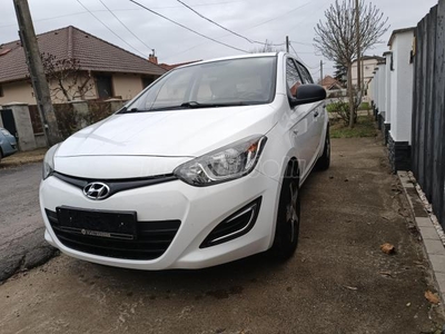 HYUNDAI I20 1.25 Life AC Navigáció!Végig vezetett szervizkönyv!kiváló állapot