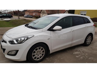 HYUNDAI I30 CW 1.4 CRDi Comfort 6-seb manuális váltó klima nappalifény fóliázott üvegek