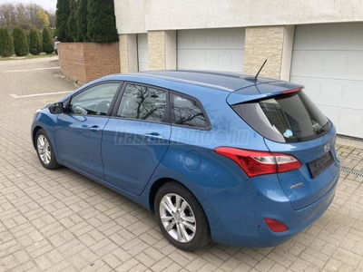 HYUNDAI I30 CW 1.6 CRDi HP Style 186000KM VEZETETT SZERVIZKÖNYV SZÍNES NAVI TEMPOMAT OLASZ ROZSDAMENTES