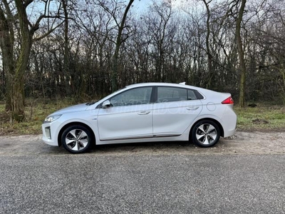 HYUNDAI IONIQ electric Premium (Automata) /28kwh/Vezetett szervizkönyv!/ülésszellőztetés/ ülésfűtés/LED lámpa/Holttér figy