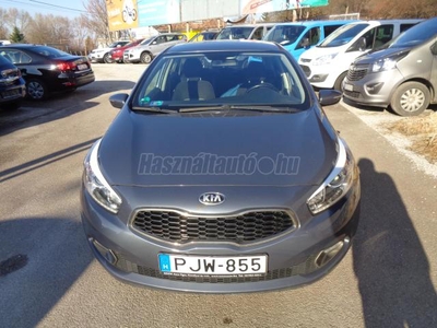 KIA CEE'D 1.6 CRDI EX VEZETETT SZERVIZKÖNYV!