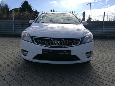 KIA CEE'D SW 1.6 CRDi LX Exclusive FRISS SZERVIZ-EXTRA FELSZERELTSÉG-NAVI-KAMERA-ROZSDAMENTES ALVÁZ !!